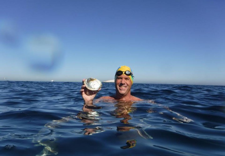 How Marathon Swimmer Dan Simonelli Prepares for the English Channel